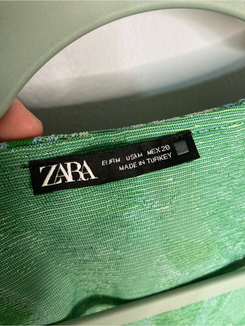 Zara Green Paisley Jacquard Ruffle Crop Top - V-Neck Sleeveless Tank - Medium - Picture 2 of 5